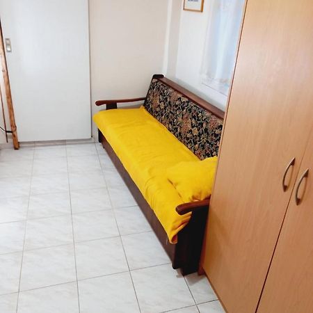 Στην Αυλή Της Ράχης Apartment Каламата Екстериор снимка