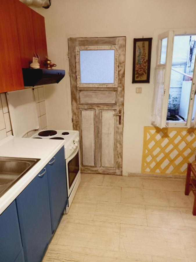 Στην Αυλή Της Ράχης Apartment Каламата Екстериор снимка