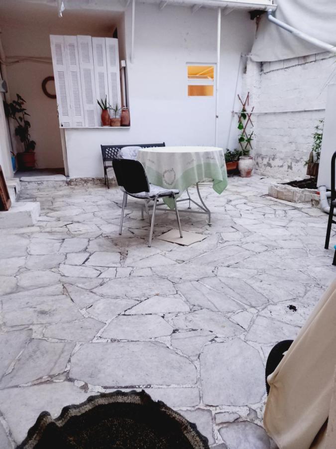 Στην Αυλή Της Ράχης Apartment Каламата Екстериор снимка