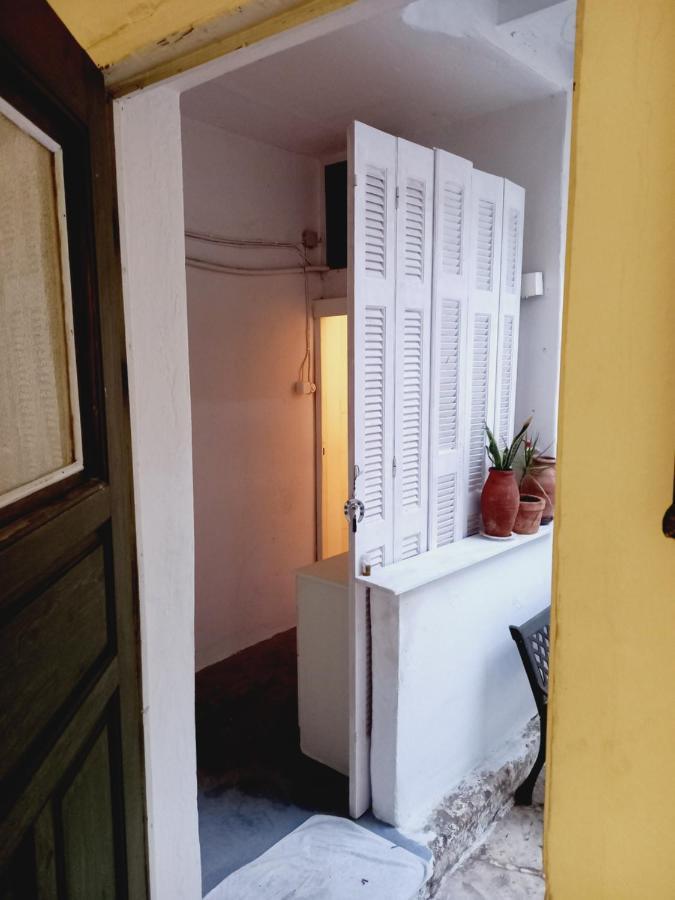 Στην Αυλή Της Ράχης Apartment Каламата Екстериор снимка