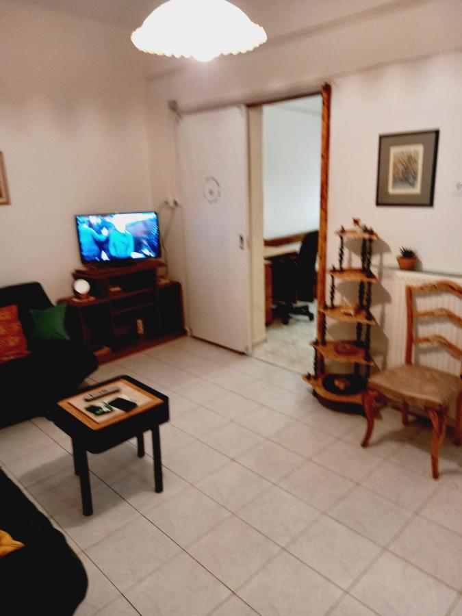 Στην Αυλή Της Ράχης Apartment Каламата Екстериор снимка