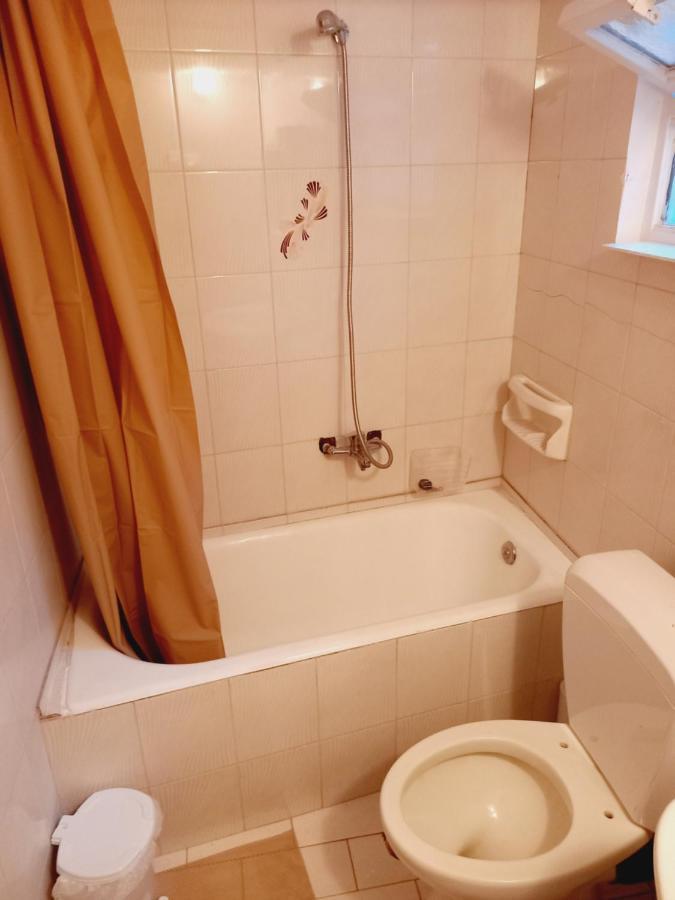 Στην Αυλή Της Ράχης Apartment Каламата Екстериор снимка