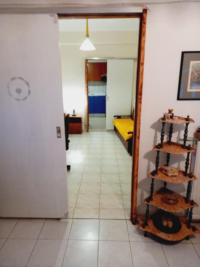 Στην Αυλή Της Ράχης Apartment Каламата Екстериор снимка